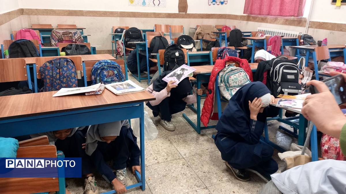 بیست و هفتمین مانور زلزله و ایمنی با شعار "مدرسه ایمن جامعه تاب آور " در دبستان پیام۲ ناحیه یک 