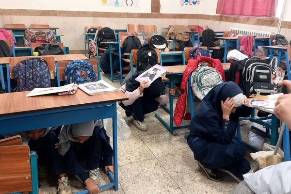 بیست و هفتمین مانور زلزله و ایمنی با شعار "مدرسه ایمن جامعه تاب آور " در دبستان پیام۲ ناحیه یک 