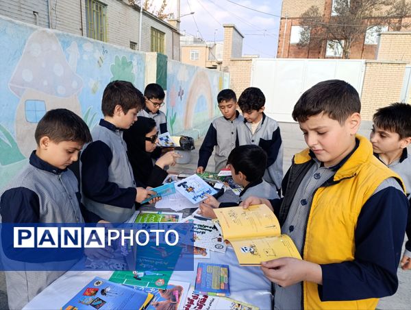 برگزاری نمایشگاه کتاب در دبستان معلم دو آشخانه 