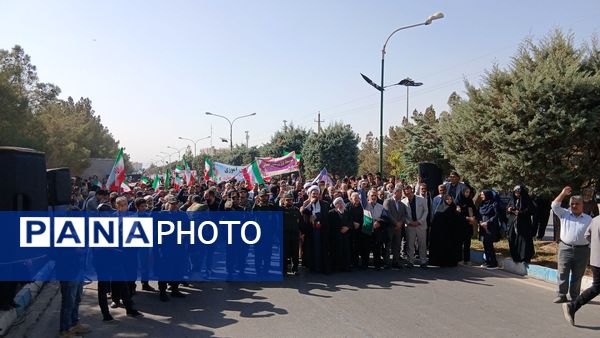 راهپیمایی 13 آبان دانش‌آموزان و مسئولین شهر مهستان