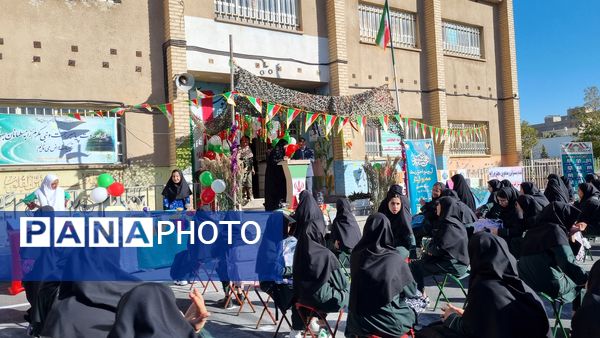 آیین نمادین نواختن زنگ مهر و مقاومت در دبیرستان حضرت معصومه(س) شهرستان فیروزکوه 