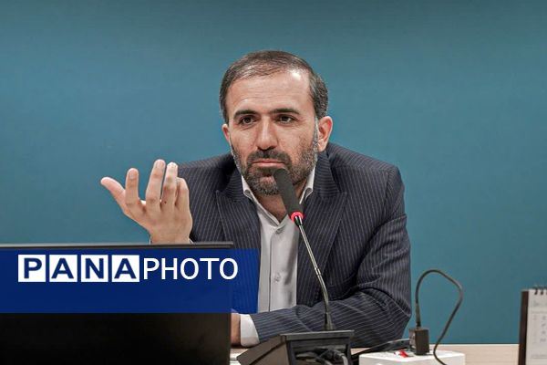 نشست رئیس انجمن اسلامی کل کشور با مسئولان انجمن‌های اسلامی استان کرمانشاه 