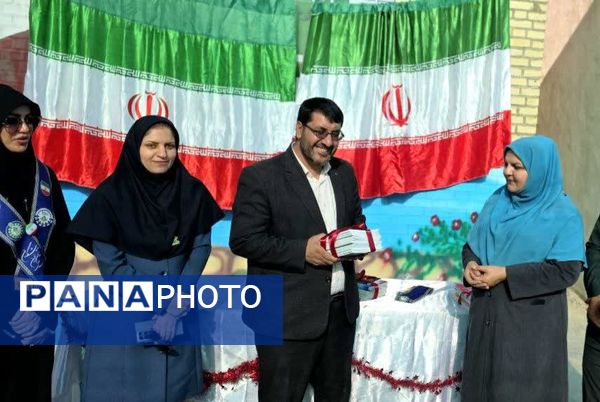 موج کتاب در مدارس روستایی؛ از هدیه‌ ۲۰۰ جلدی تا اشتیاقی برای مطالعه