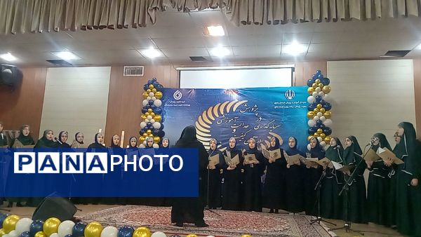 دختران شاهد قفلی خلاقیت خود را در نمایشگاه پژوهش به نمایش گذاشتند