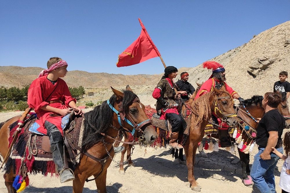 مراسم روز اربعین حسینی و تعزیه‌خوانی در شهر بار 