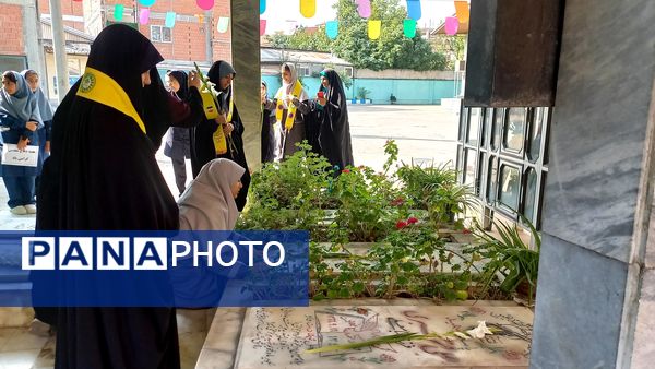 قدم‌های کوچک برخاک بزرگ