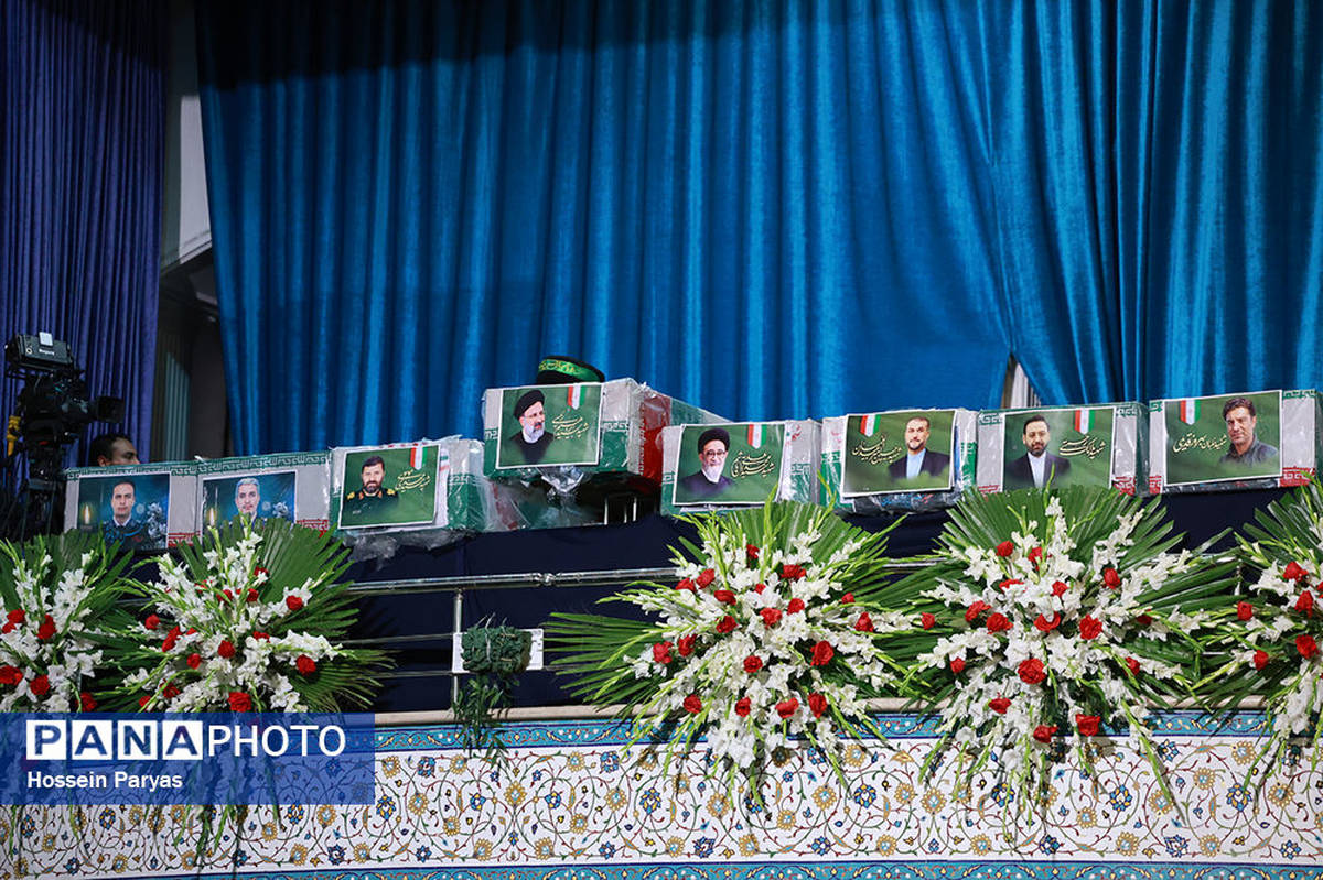 یک دقیقه سکوت پیش از دیدار ایران - صربستان به یاد رئیس‌جمهورِ شهید