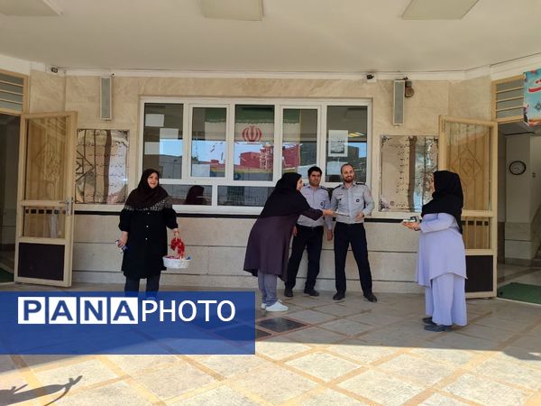 آموزش اطفای حریق به دانش‌آموزان مدرسه دخترانه شهید زین الدین