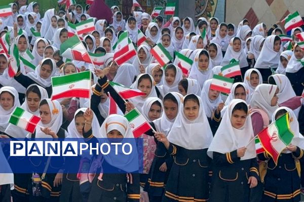 گرامیداشت هفته دفاع مقدس در دبستان طواف و معماریان ناحیه دو شهرری 