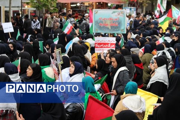 حضور دانش‌آموزان زنجانی در راهپیمایی روز ۱۳ آبان 