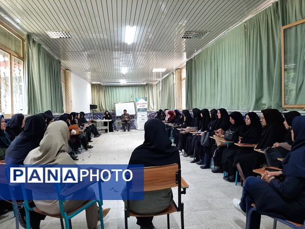 اختتامیه دوره ارتقاء مهارت‌های رابطان مشاوره نواحی هفت‌گانه مشهد و تبادکان
