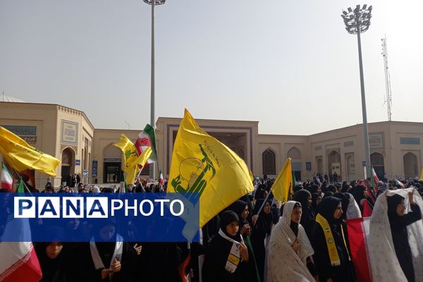حضور پرشور دختران زینبی در تجمع دانش‌آموزی حمایت از جبهه مقاومت اسلامی