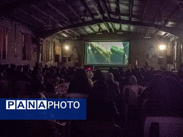 مراسم اکران فیلم سینمایی مجنون در دبیرستان کوثر شهر رباط‌سنگ