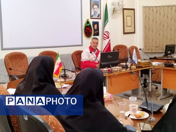 جلسه آموزشی ویژه مراقبان سلامت مدارس کاشان