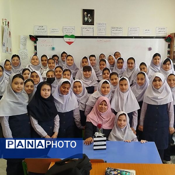 جشن روز معلم در دبستان عذرا پورشهریاری با برنامه های ویژه برگزار شد