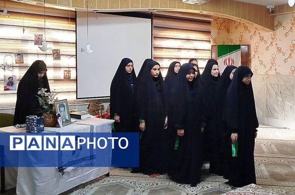 یادواره شهدا؛ عطر ایثار در دبیرستان نمونه محمودیه پیچید