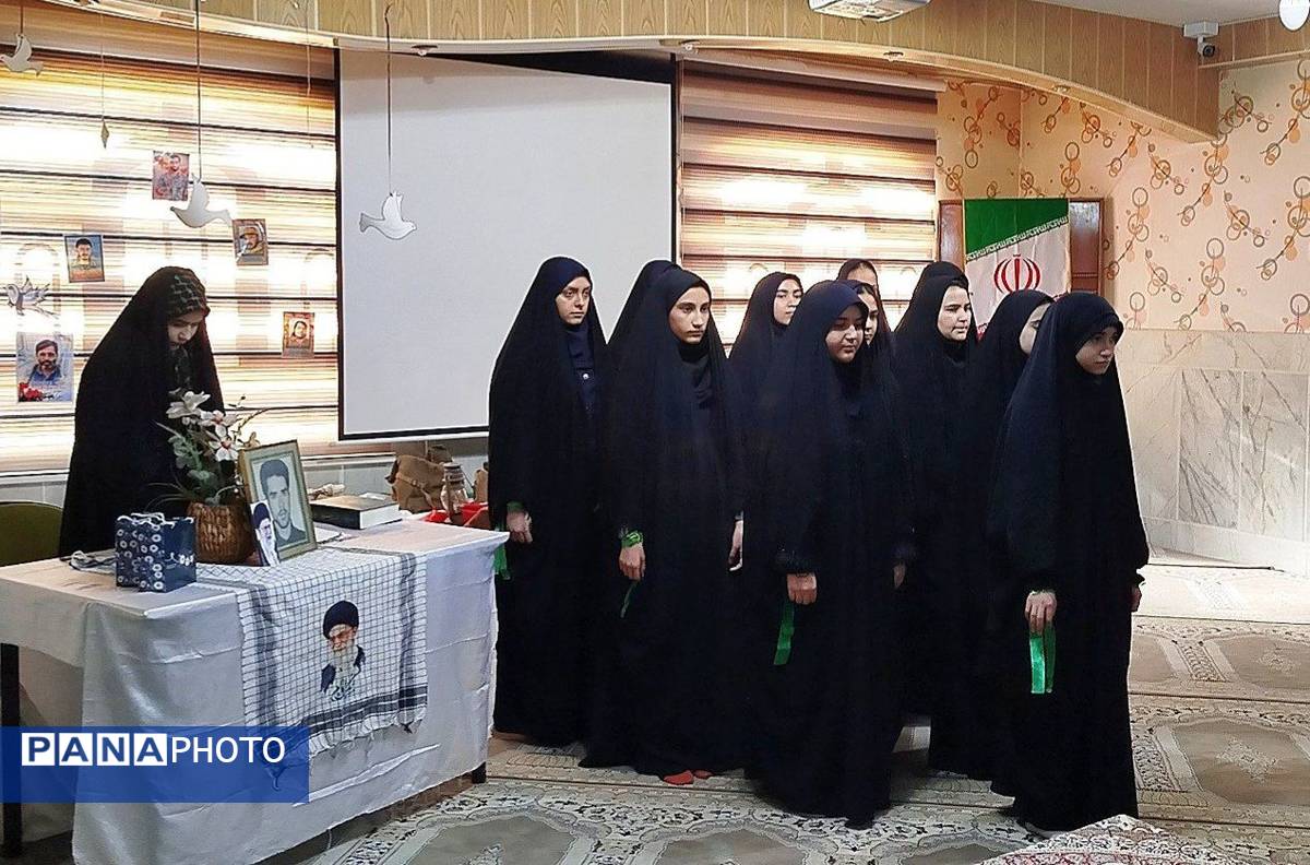 یادواره شهدا؛ عطر ایثار در دبیرستان نمونه محمودیه پیچید