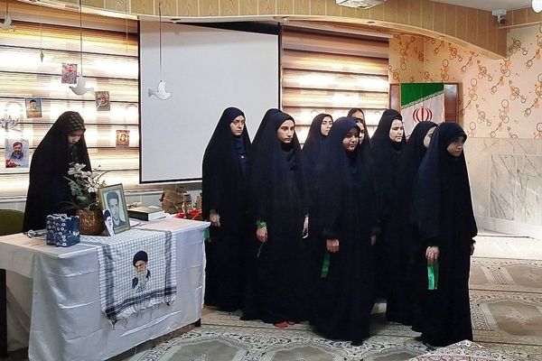 یادواره شهدا؛ عطر ایثار در دبیرستان نمونه محمودیه پیچید