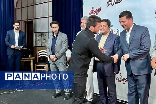 مراسم تجلیل از دانش‌آموزان و فرهنگیان مقام آور مسابقات جهانی، آسیایی و کشوری در فرهنگسرای ولا ناحیه 2 شهرری 