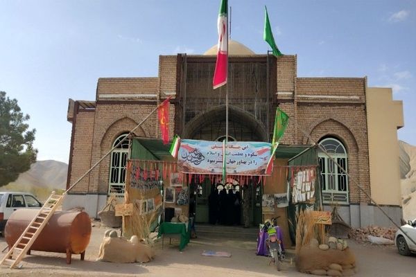 غبارروبی و عطر افشانی گلزار شهدای شهر بار در هفته دفاع مقدس