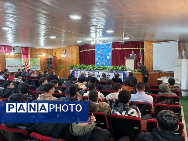 مراسم تقدیر از نفرات برتر دبیرستان نمونه‌ شهدای‌ سلمانشهر عباس‌آباد