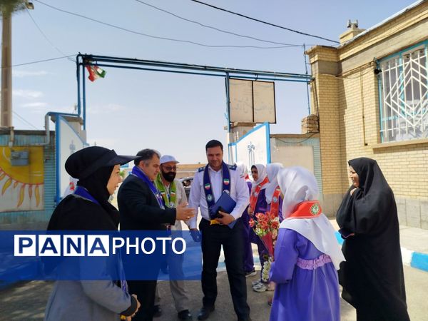 بازدید ارزیاب کشوری سازمان دانش‌آموزی در مدارس تمام پیشتاز شهرستان فاروج