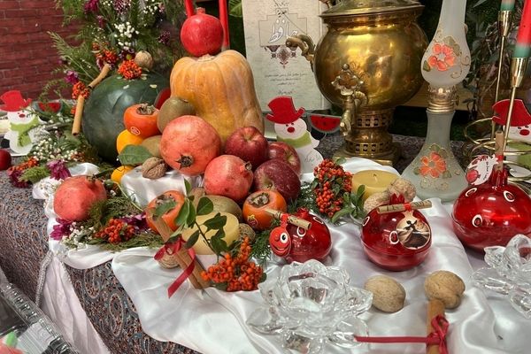 جشن یلدای دانش‌آموزی در دبیرستان تیمسار فلاحی ناحیه یک کرج 