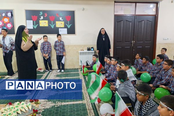آرزوی فرج و سلامتی صاحب الزمان (عج) با دست‌های کوچک دانش‌آموزان شیرازی