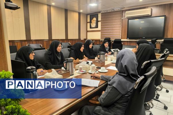 از پنج قطب تا یک هدف