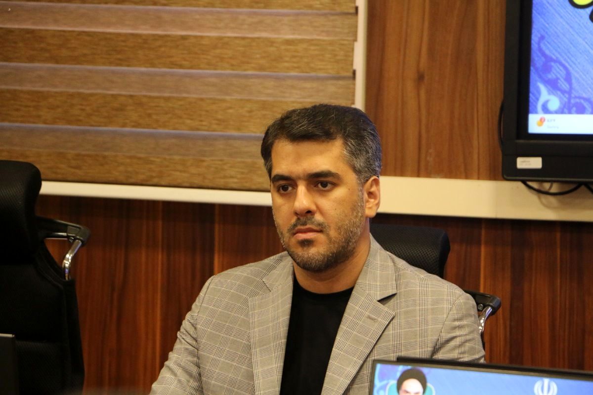 هنر معلم، ساختن علاقه در دل دانش‌آموز است؛ نه پر کردن دفترهای تکلیف