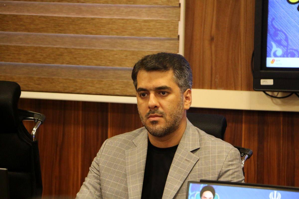 هنر معلم، ساختن علاقه در دل دانش‌آموز است؛ نه پر کردن دفترهای تکلیف