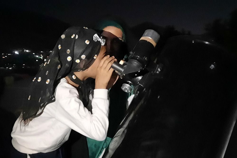 کودکان و نوجوانان دماوندی، چشمشان به ماه روشن شد