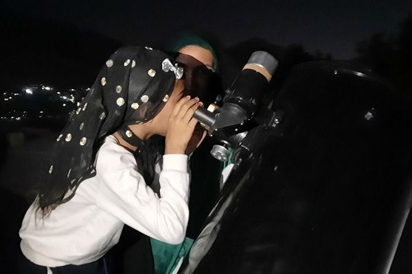 کودکان و نوجوانان دماوندی، چشمشان به ماه روشن شد