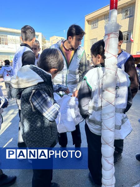 راهپیمایی ۱۳ آبان مدرسه شهید رجایی یک بجنورد