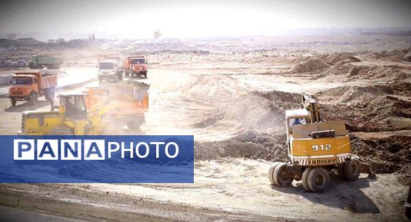 عملیات خاکبرداری و تسطیح ضلع غربی میدان طبیعت کاشمر