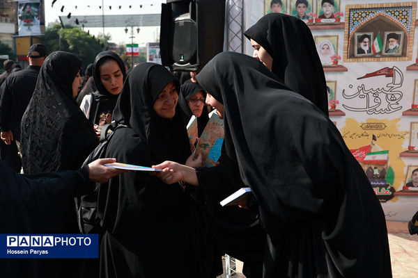 موکب «عشاق‌الحسین» سازمان دانش آموزی در راهپیمایی خانوادگی جاماندگان اربعین حسینی - تهران