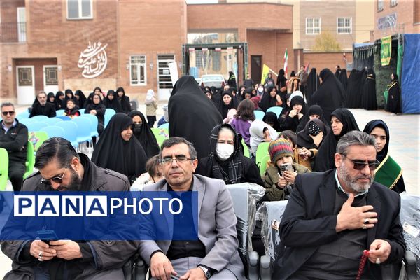 جلوه‌هایی از یادواره شهدا در دبستان استثنایی باغچه‌بان قم