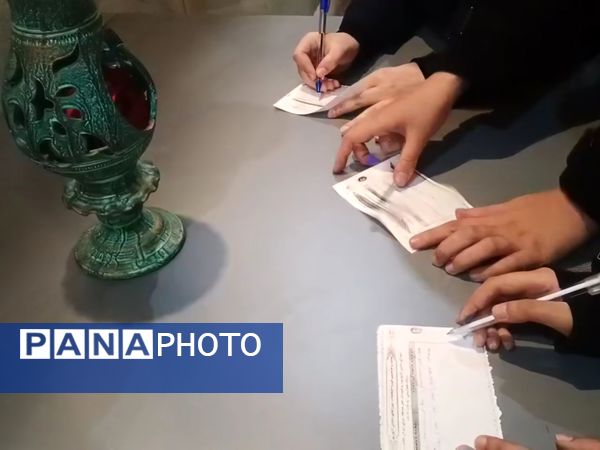 انتخاب نماینده دانش آموزان در دبیرستان نمونه فرهنگ مهشید مصلی نژاد ناحیه ۶