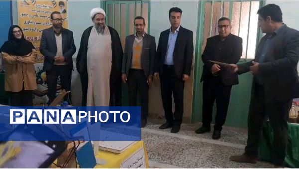 نمایشگاه جشنواره «نوین کاو» در پژوهش سرای دانش‌آموزی حاجی آباد