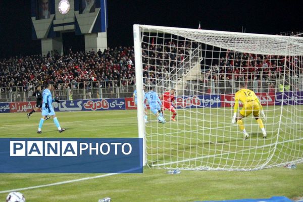 برد شیرین تراکتور در خانه مقابل چادرملو 