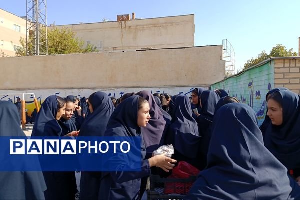 بازارچه غذا و صنایع دستی دانش آموزان دبیرستان صدیقه کبری 