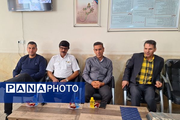 اولین جلسه انجمن اولیا و مربیان در آموزشگاه معارف ۶ شیراز 