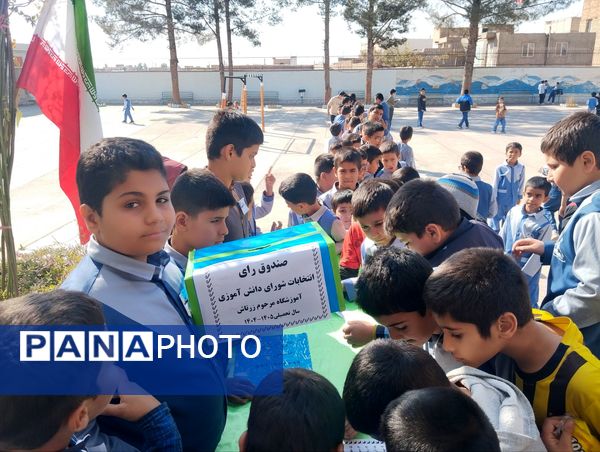 انتخابات شورای دانش آموزی در مدرسه زرتاش خلیل آباد