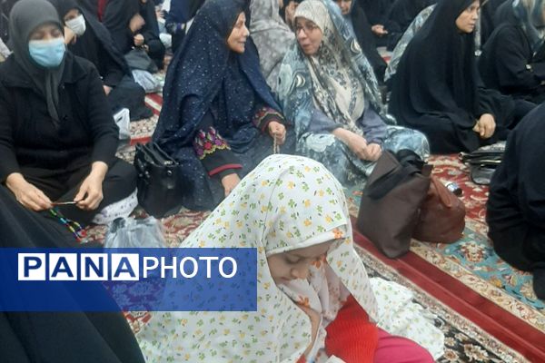حضور دانش‌آموزان و فرهنگیان ناحیه دو شهرری در نماز جمعه 