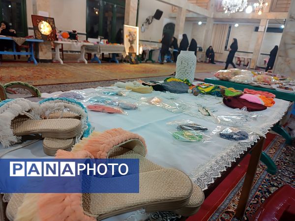 برپایی بازارچه کسب و کار دانش‌آموزی مدرسه توسلی بهاباد