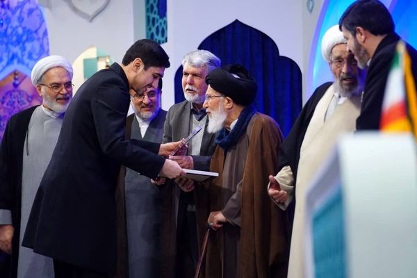 معلم‌ مشهدی در جایگاه نخست حافظان کل قرآن کریم جهان