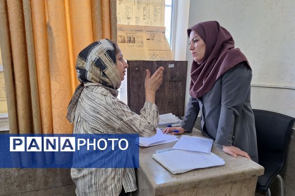 دیدار اولیا و معلمان در جهت بررسی وضعیت تحصیلی دانش‌آموزان 