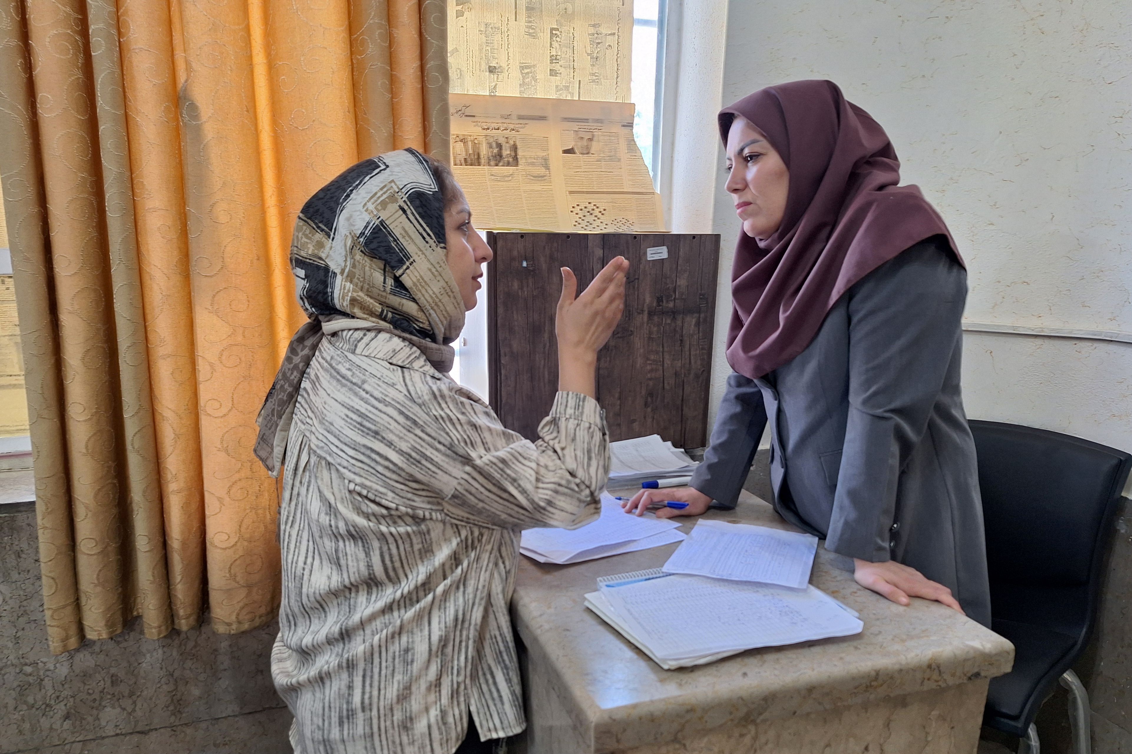 دیدار اولیا و معلمان در جهت بررسی وضعیت تحصیلی دانش‌آموزان 