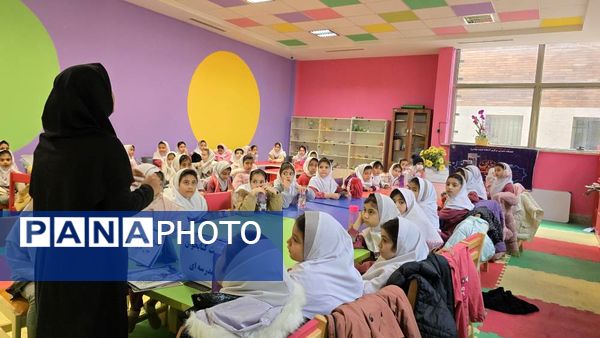بازدید دانش‌آموزان و مسئولان از کتابخانه شهید بهشتی آشخانه