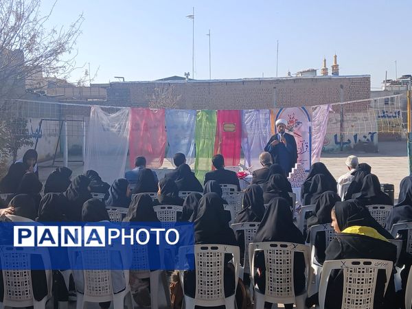 گرامیداشت هفته قرآن، عترت و نماز در آموزشگاه مرحوم صفری شهرستان خلیل آباد